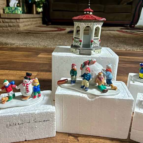 Lemax~ 6: Photographer/Santa Claus/Snowmen~Ceramic Pieces W/ Box (Please Read) - Picture 3 of 14